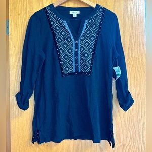 NWT. Women’s black top. Size PL.